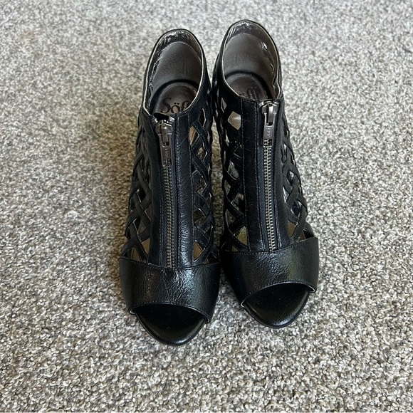 Sofft Black Leather Strappy Woven High Heel Booties with Front Zipper, Size 7.5 - Picture 5 of 9